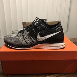 Nike flyknit top trainer yeezy
