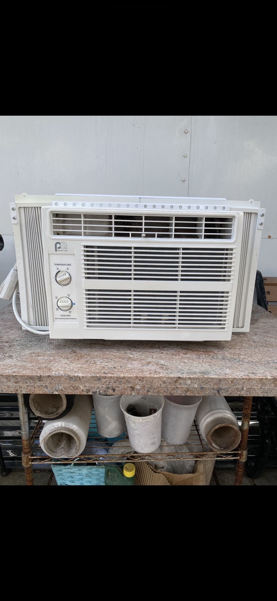 WINDOW AIR CONDITIONER