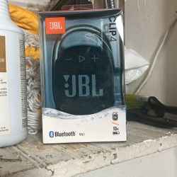 Jbl 4 Clip Speaker New Never Been Opened 