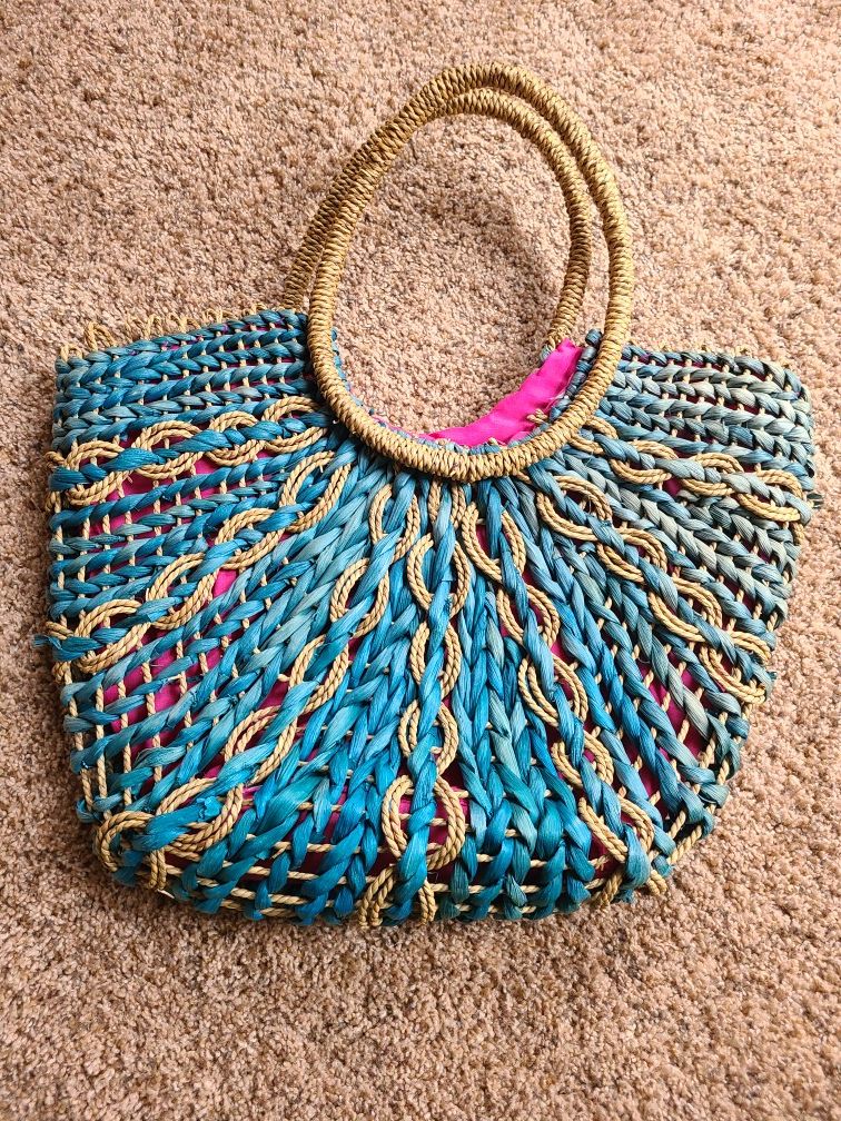 Beach bag style tote