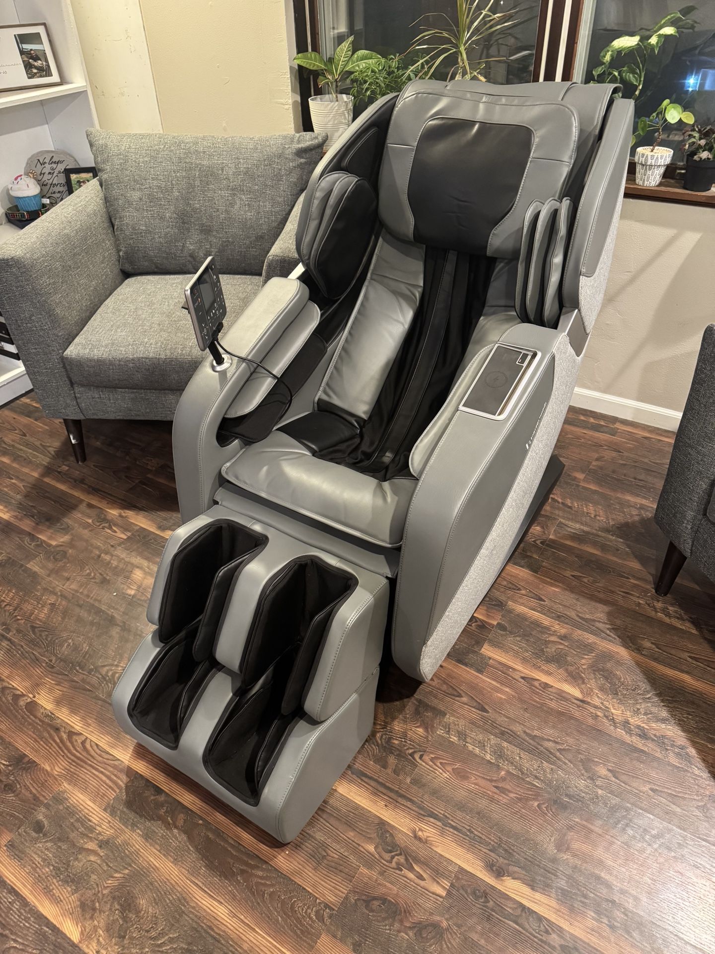 Human Touch Whole body Rove Reclining Massage Chair