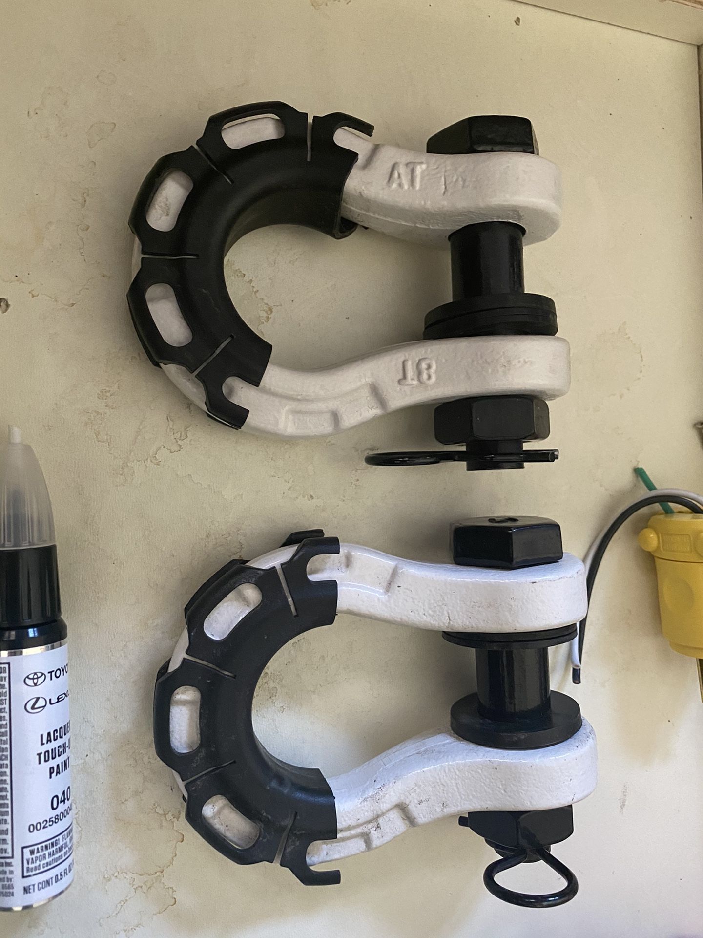 AMBULL Shackles Upgrade 3/4" D Ring Shackle (2 Pack) 68,000 lbs Break Strength with 7/8" Pin, Isolator and Washer Kits for Use with Tow Strap, Winch,