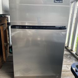 Magic Chef 3.1 Cu. Ft. Compact Refrigerator 