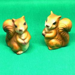 Cute Pair Of Squirrel Salt & Pepper Shakers 