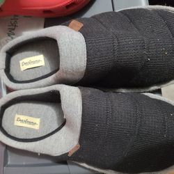 Mens slippers size large 10-12
