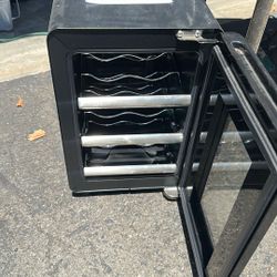 Wine refrigerator