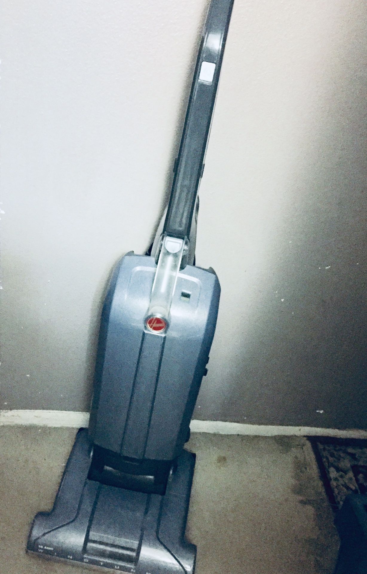 HOOVER WIND-TUNNEL/ 12 AMP/ UPRIGHT VACUUM CLEANER/ WORKS GREAT
