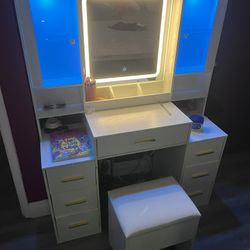 Vanity . Like New 