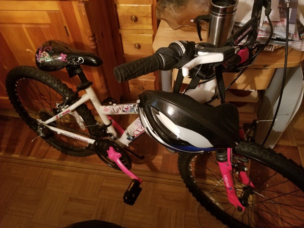 24 inch girls bike with helmet included