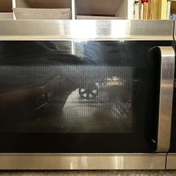 Amazon Smart Oven (Model EB544N) is a 4-in-1 countertop appliance