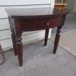 End Table With Middle Drawer