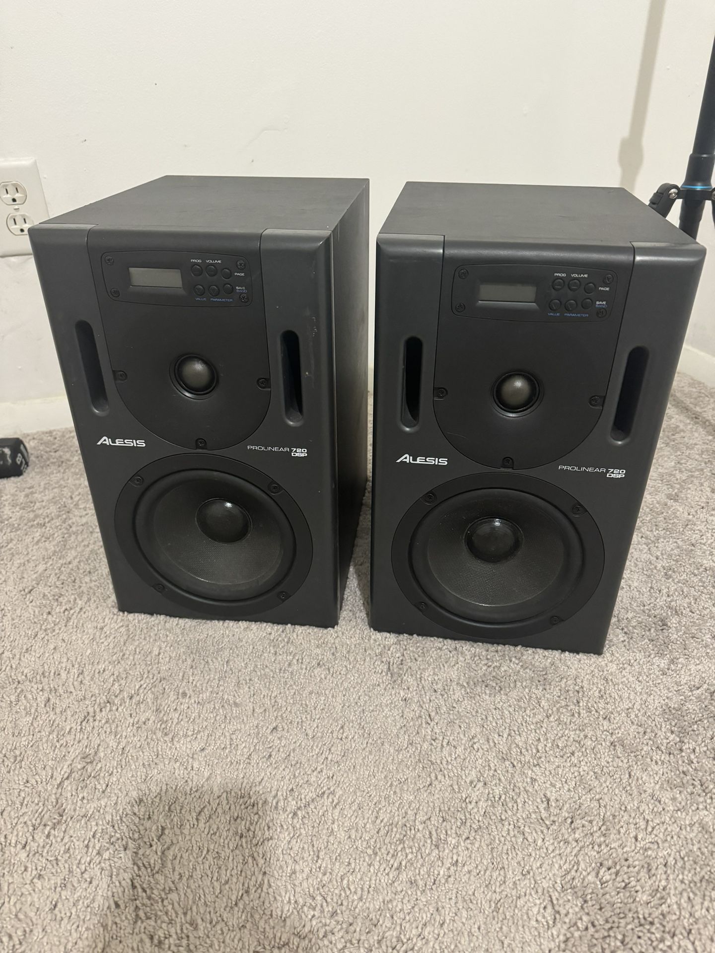 Alesis Pro Linear 720