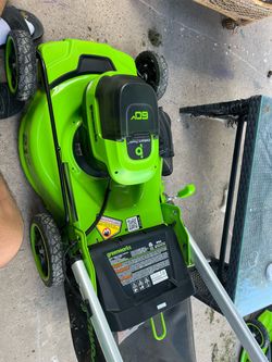 Electric lawnmower