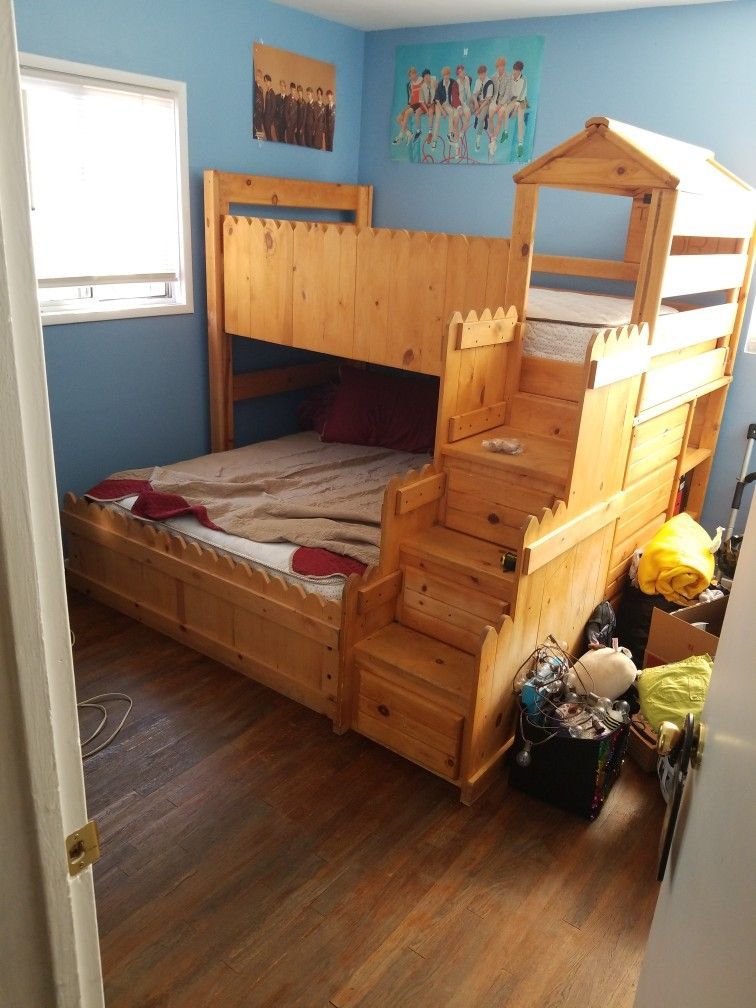 BEAUTIFUL SOLID  WOOD  BUNK BED 