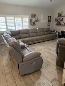 1 month old sectional with 5 recliners.