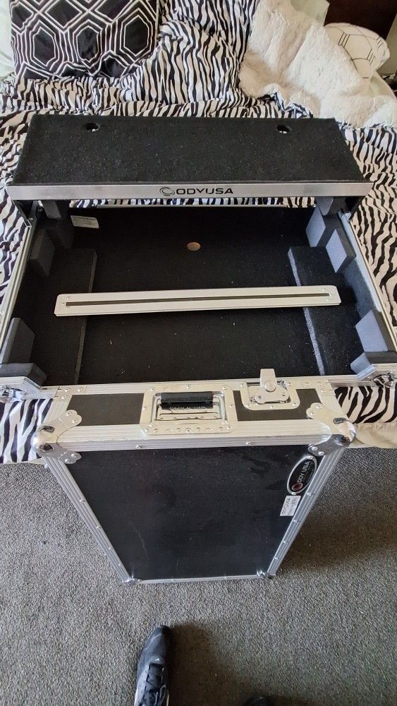 Odyssey FZGSREV7W Glide Style Flight Case with Wheels for Pioneer DJ CONTROLLER