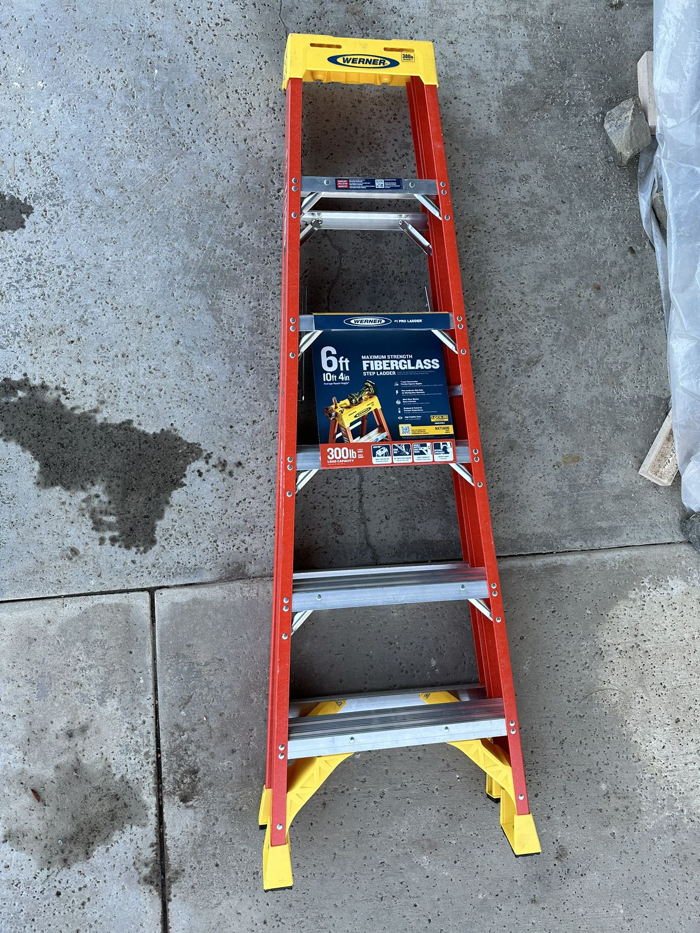 6 Ft Fiberglass Ladder 