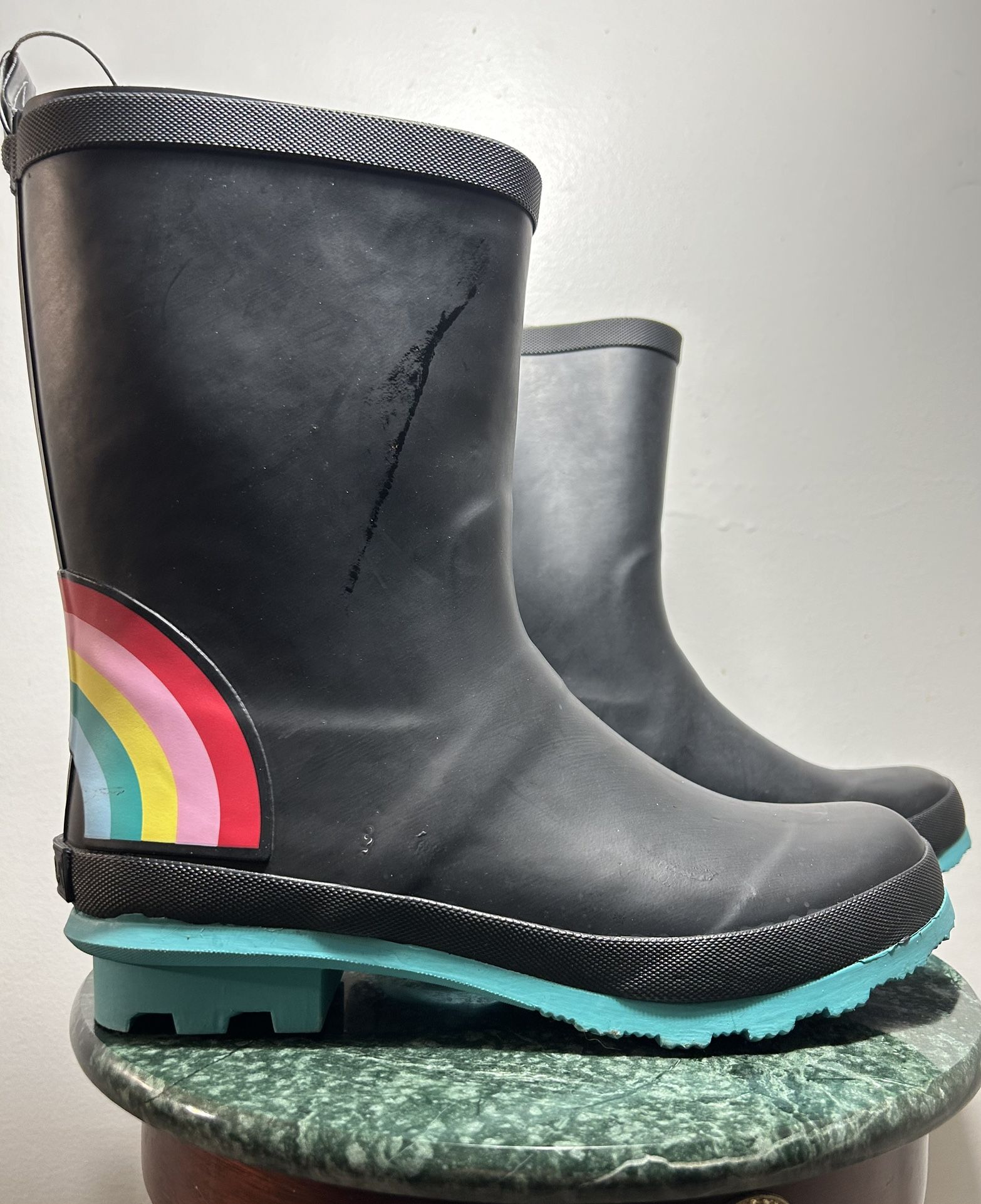 Ladies new rain boots. Serra brand. Size 9. $40