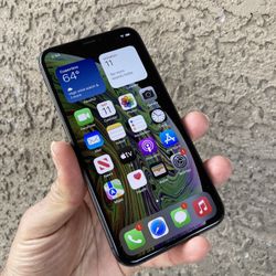 Iphone XS. Like New And Unlocked! No Tax 