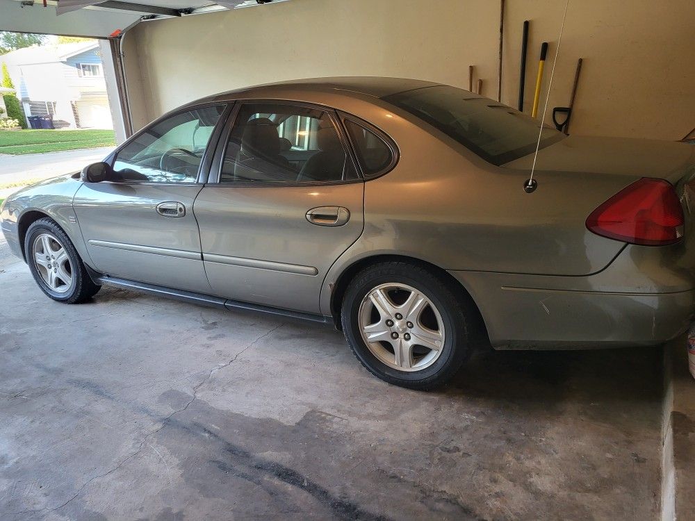 2001 Ford Taurus