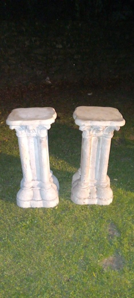 Set Of 2 Decorative Pillars For Sale