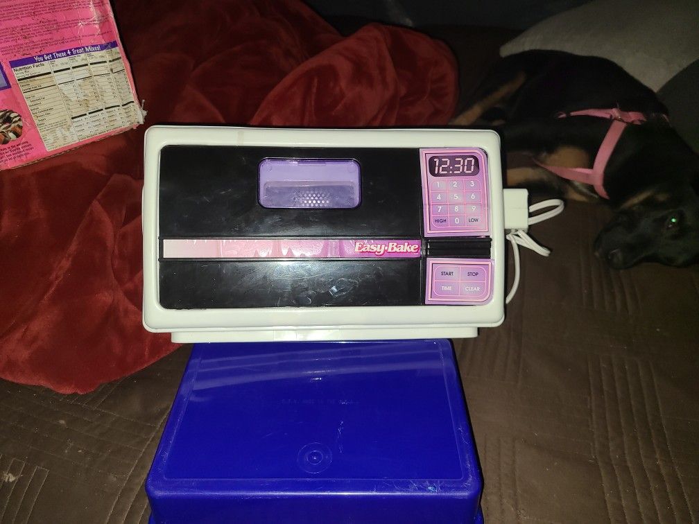 Vintage Easy Bake Oven & Snack Center 1997 Hasbro With Box — WORKS