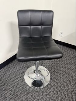 Beautiful chrome/black leather like barstools