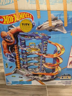 Hot Wheels Super Ultimate Garage - Motorized, with Box! (Over 3 Feet Tall)