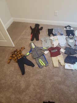 Ropa De Bebe De 3_6. Y Alguna De 3_9 Toda Por 25 Dollar Bienen Al Rededor De 40 Piesas