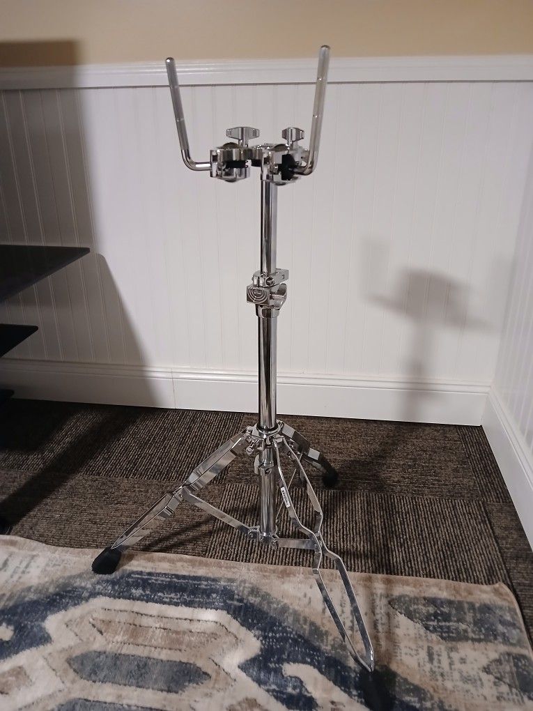 DW 9900 Heavy-Duty Double Tom Stand