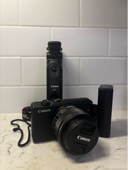 Canon EOS M200 Camera Creator Bundle