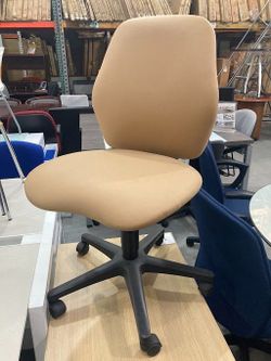 Vinyl Task Chair (No Arms)