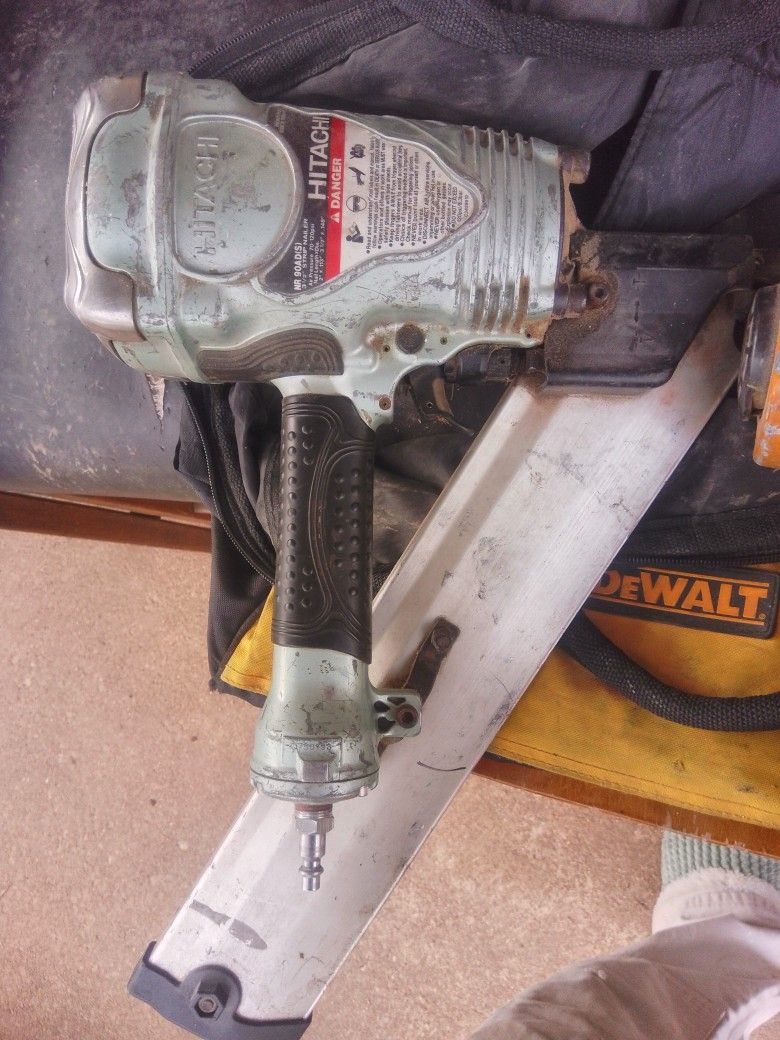 Hitachi NR90AD Nail Gun