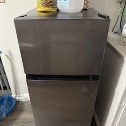 4.5 Cu. Ft Visani Mini Fridge With Freezer 