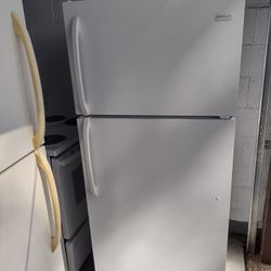Clean Apartment Fridge, Delivery Available!!!!