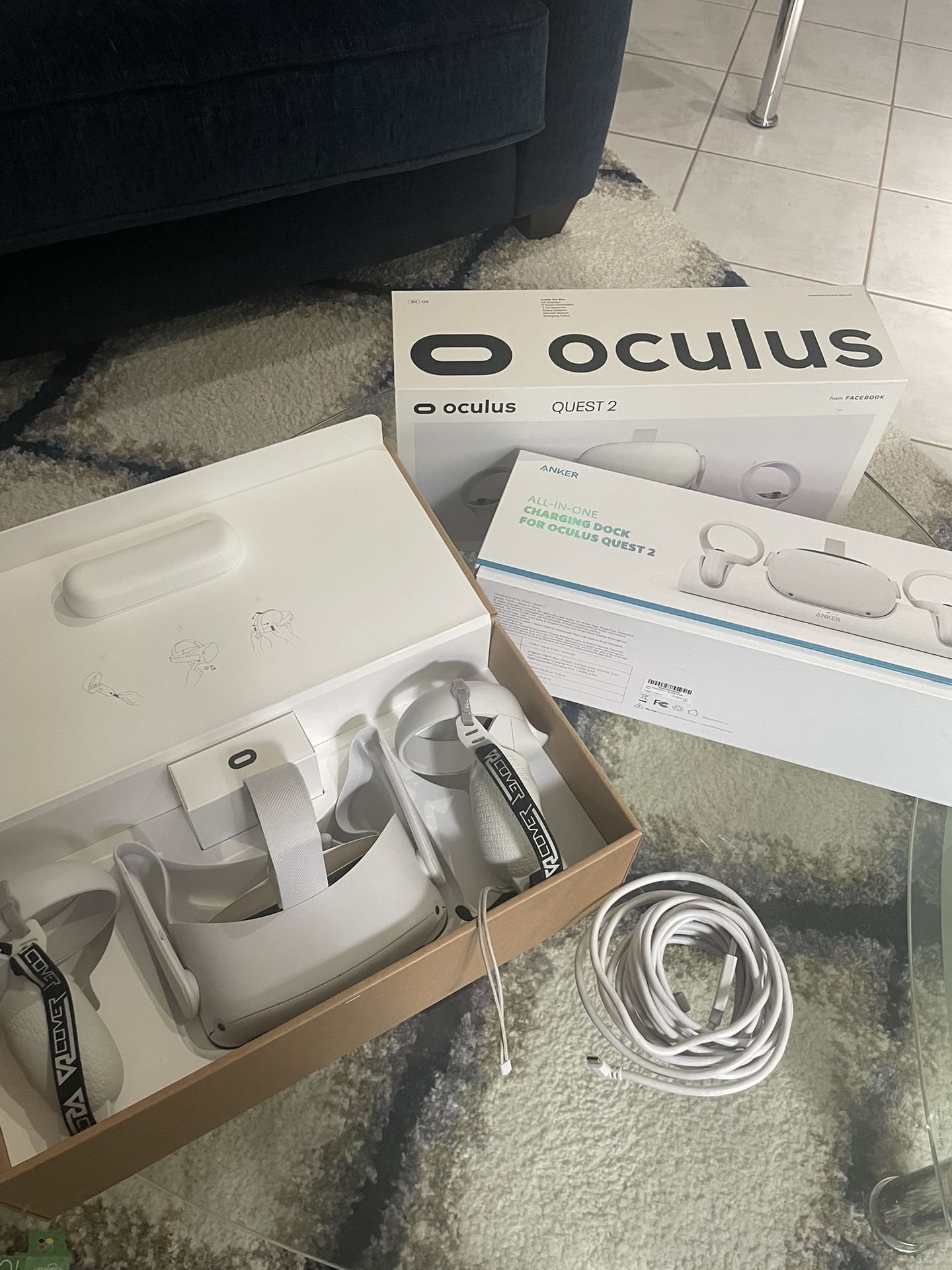 64 GB Oculus Quest 2 + Charger & Link Cable