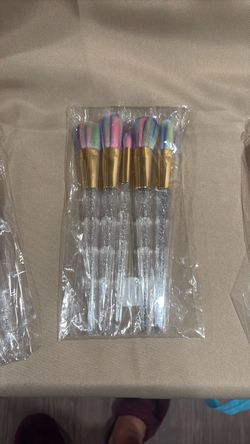 5 makeup brushes