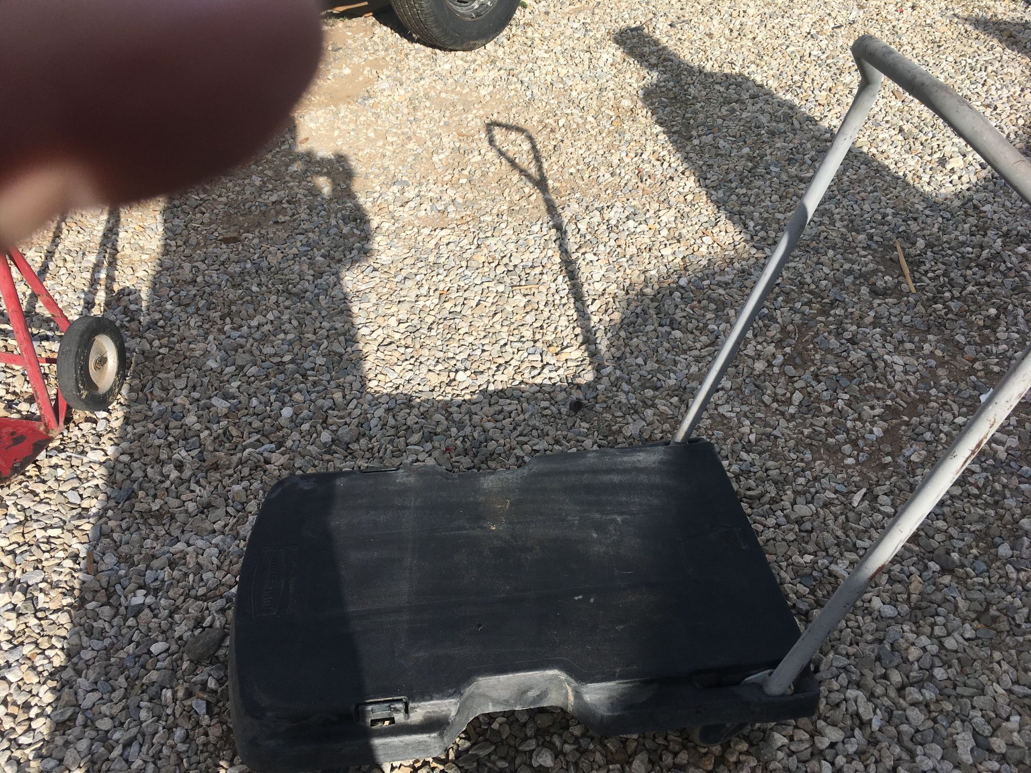 Rubbermaid Four wheel handtruck cart