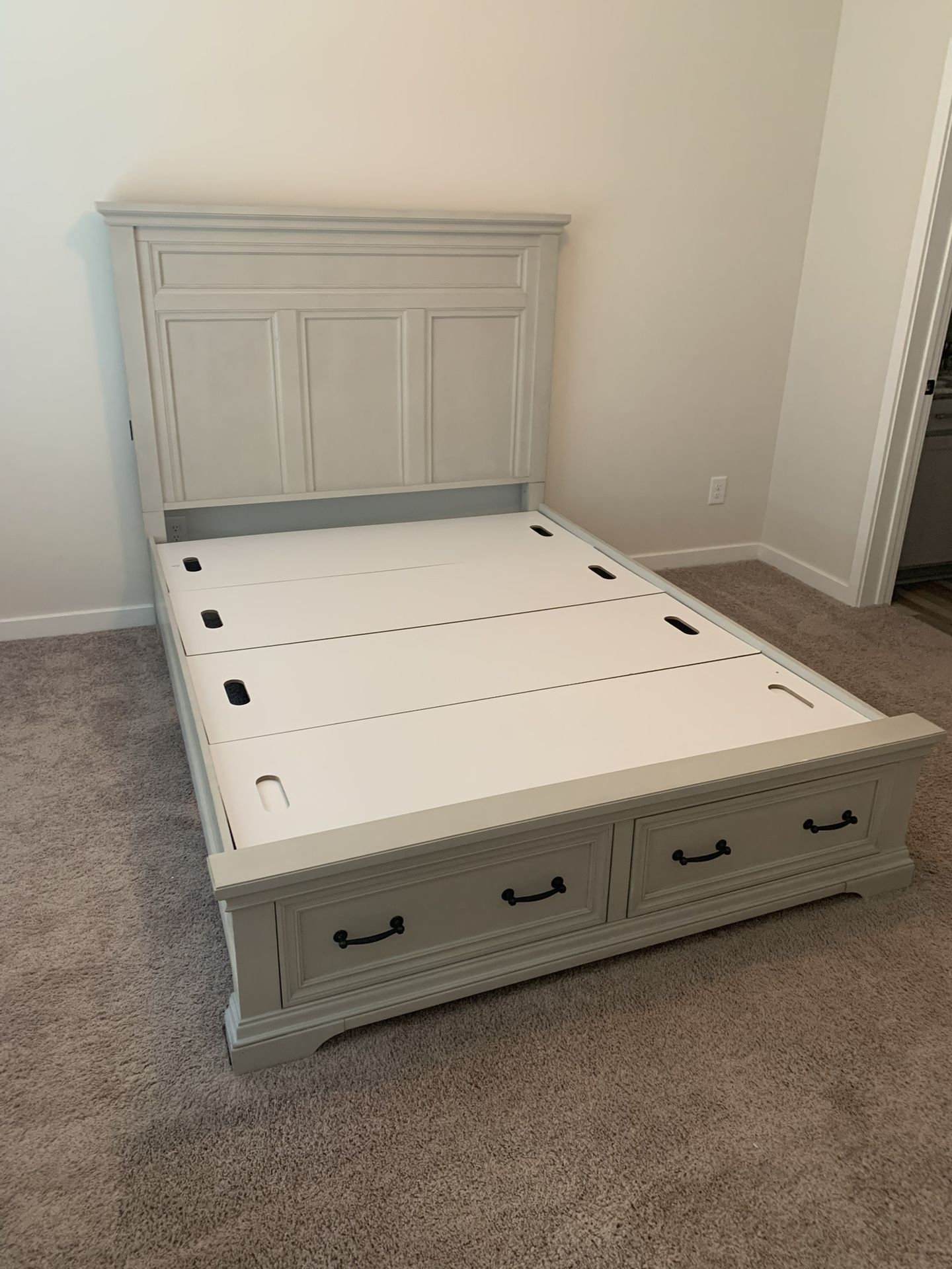 Queen Bed With Storage 