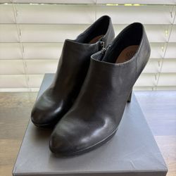 Vince Camuto Women's Elvin Black Booties 