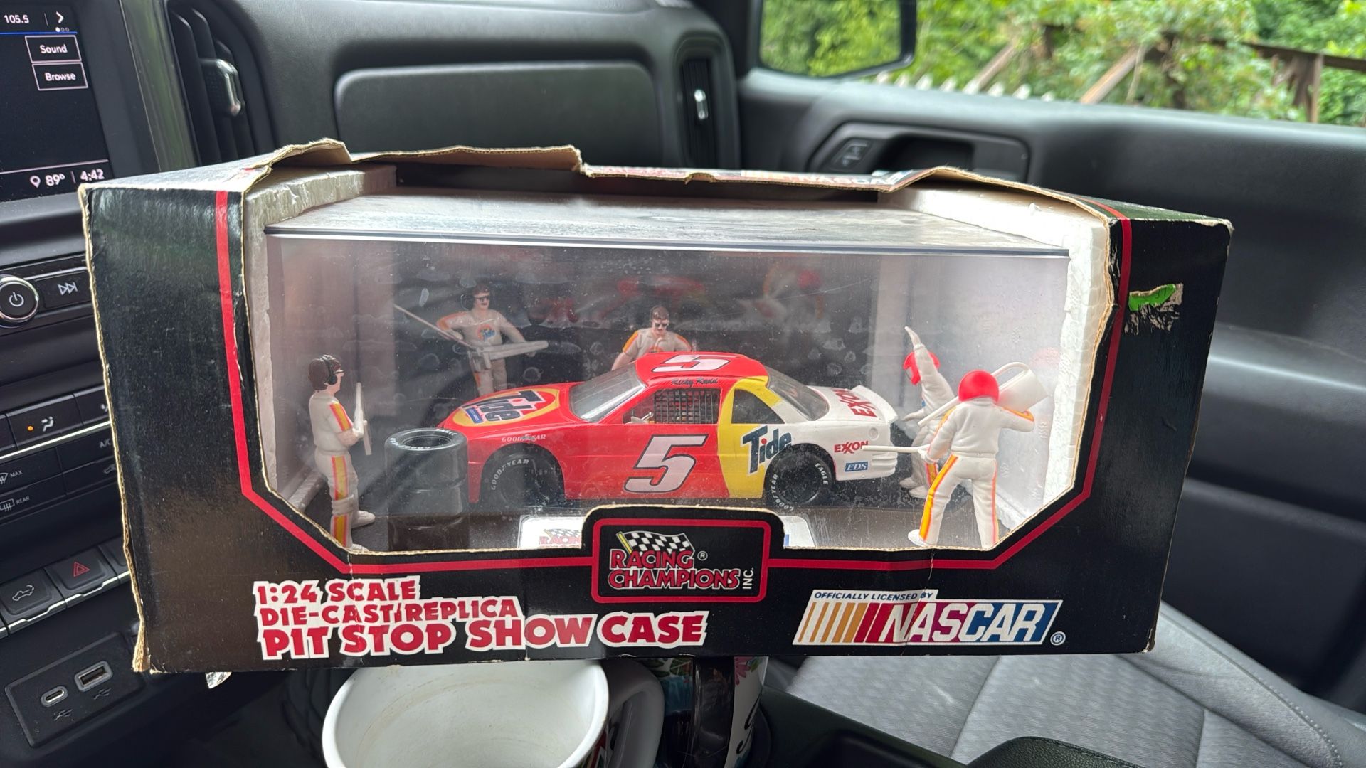 Ricky Rudd pit crew set. 50.00