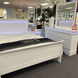 White 5pc Bedroom Set W/ LED Lights For Sale W/ FREE MATTRESS! ( Brand New)
