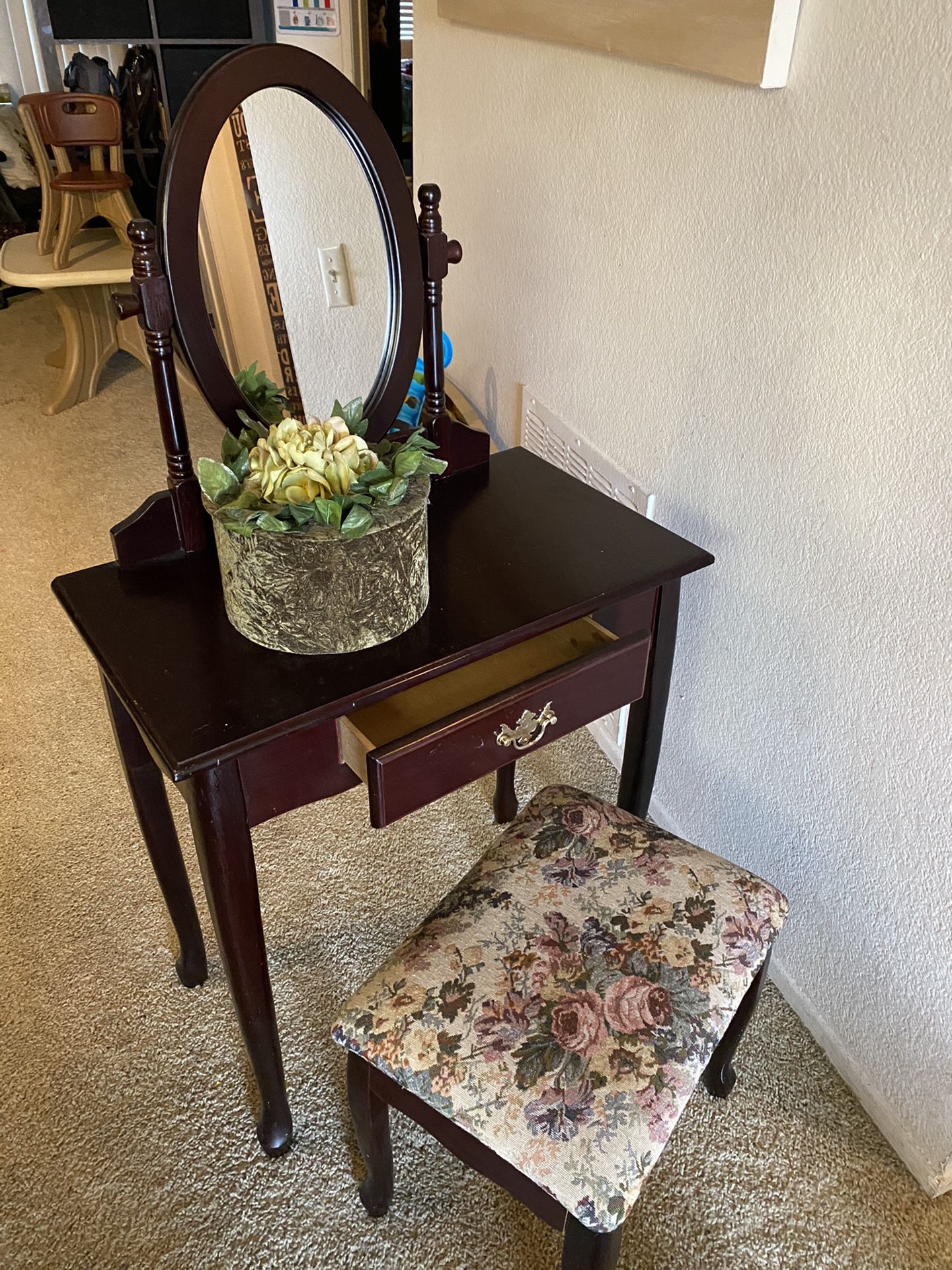 Vanity. Mirror, stool and velvet box all included
