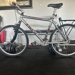 TREK 4500 ALUMINUM BIKE 24 SPEED + JETT ROCK SHOX
