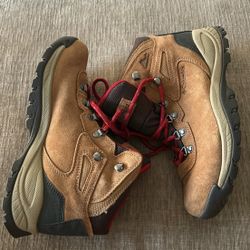 Columbia Hiking Boots Size 8.5