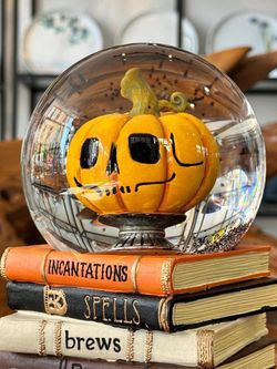 Halloween Pumpkin Snow Globe Decoration