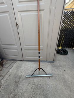 24” Jobsite Floor Squeegee with Wood Handle – Good Condition