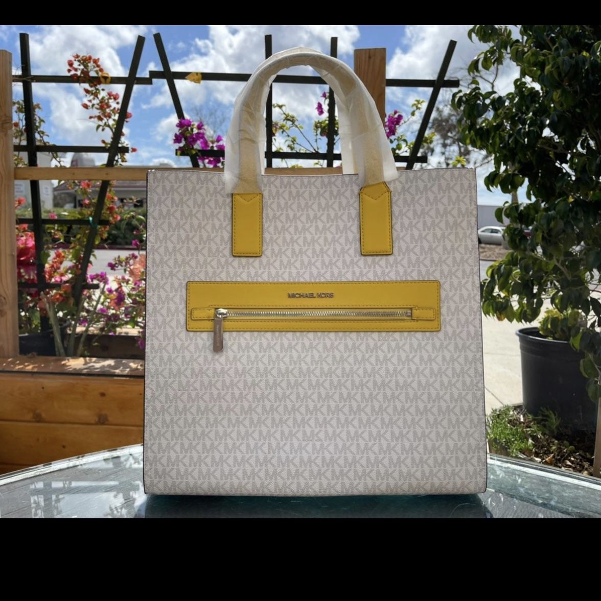 Michael Kors Large Kenly Tote for Sale in Mansfield, TX - OfferUp