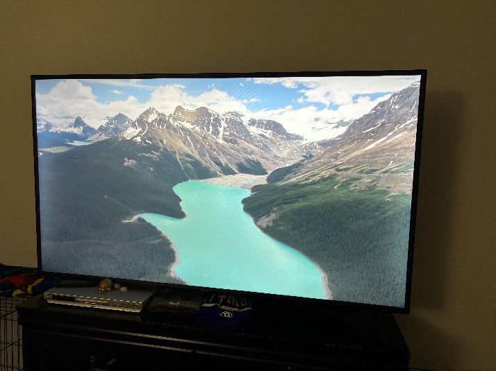 Vizio 65" Smart LIKE NEW,!