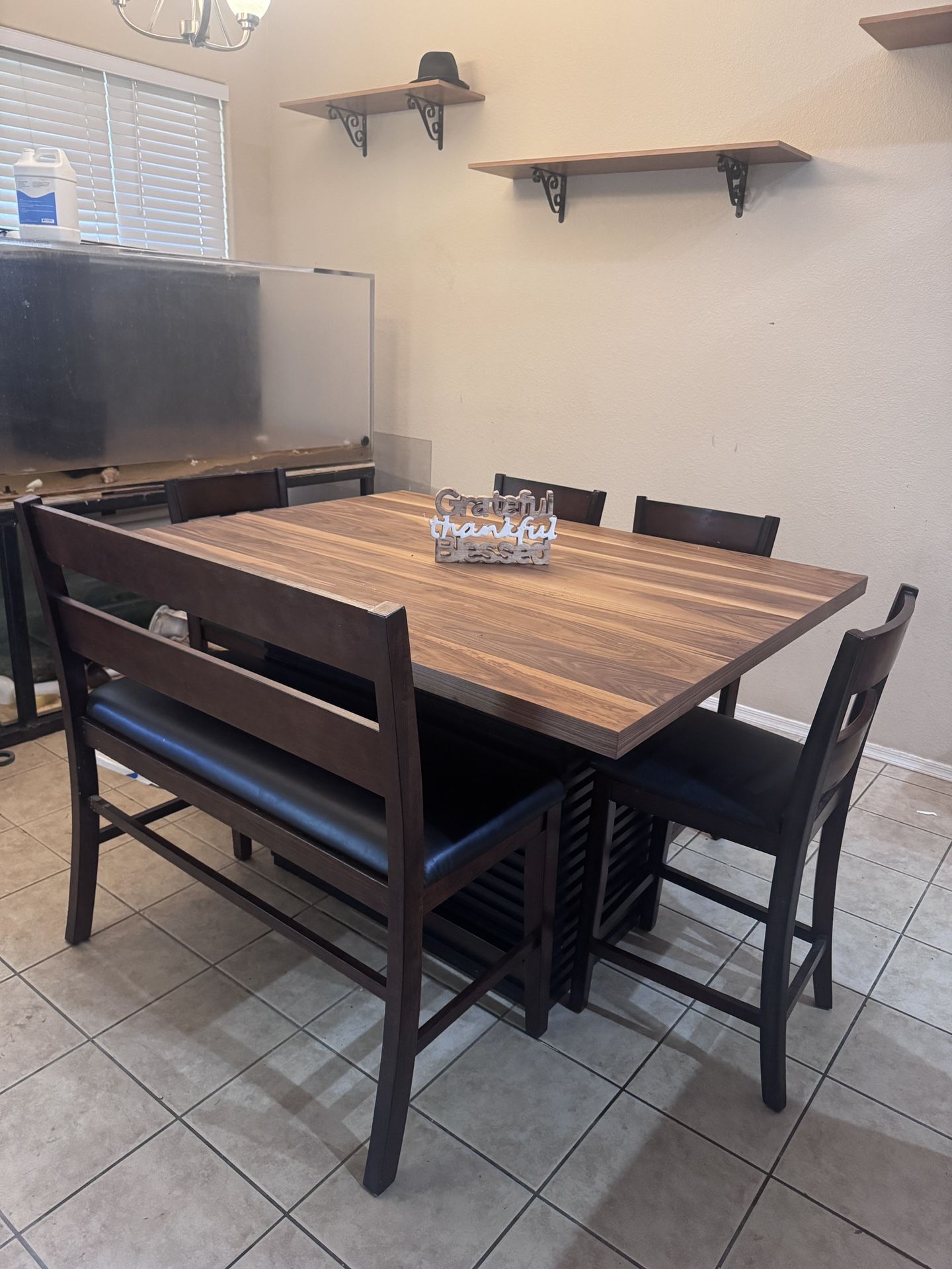Perfect Condition! Ashley’s furniture Dining Set.